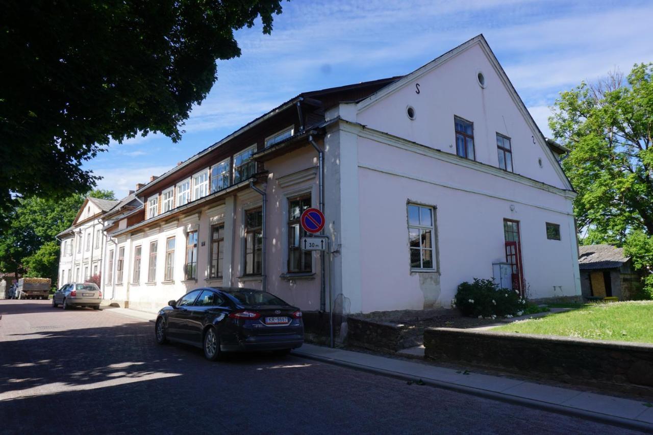 Pilskalnu Hostelis Кулдига Экстерьер фото